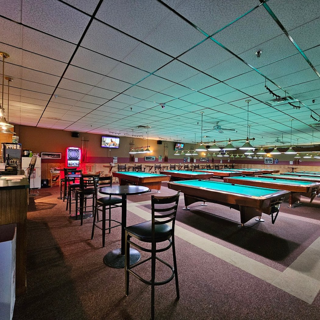 Diamond Jims Billiards & Pub 3