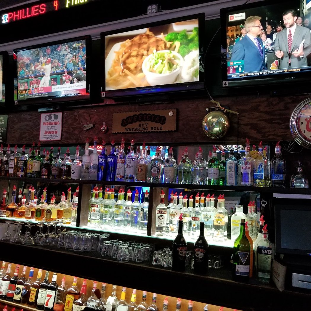 Harry’s Sportsman’s Lounge 1