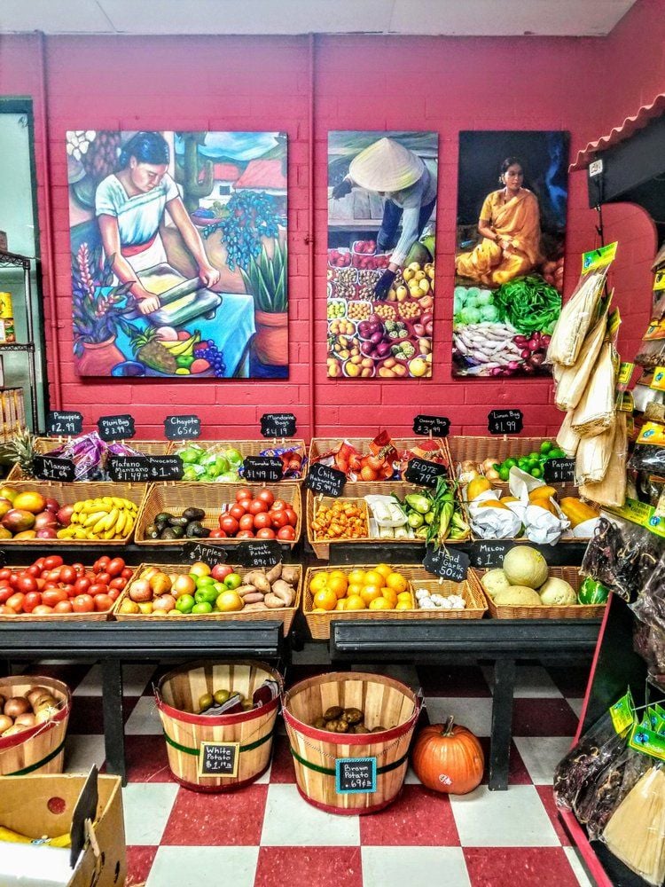 Familia Foods Market 1