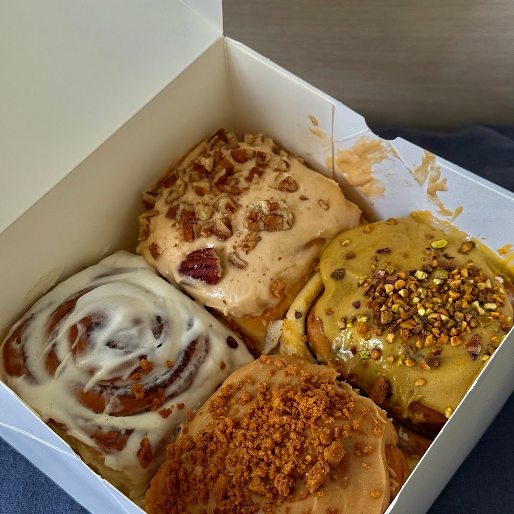 Roll in - Cinnamon rolls & Coffee 2
