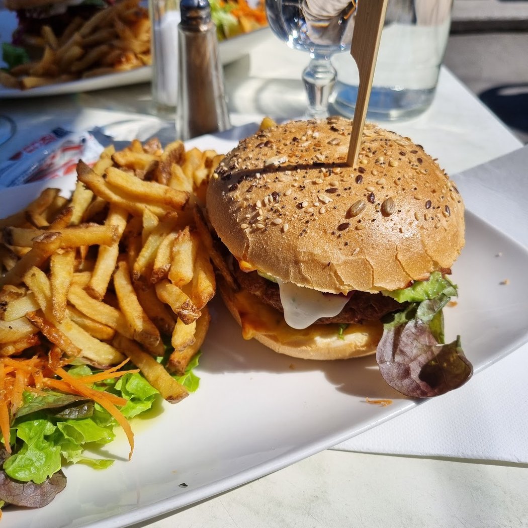 Grand Bar Pierre 2