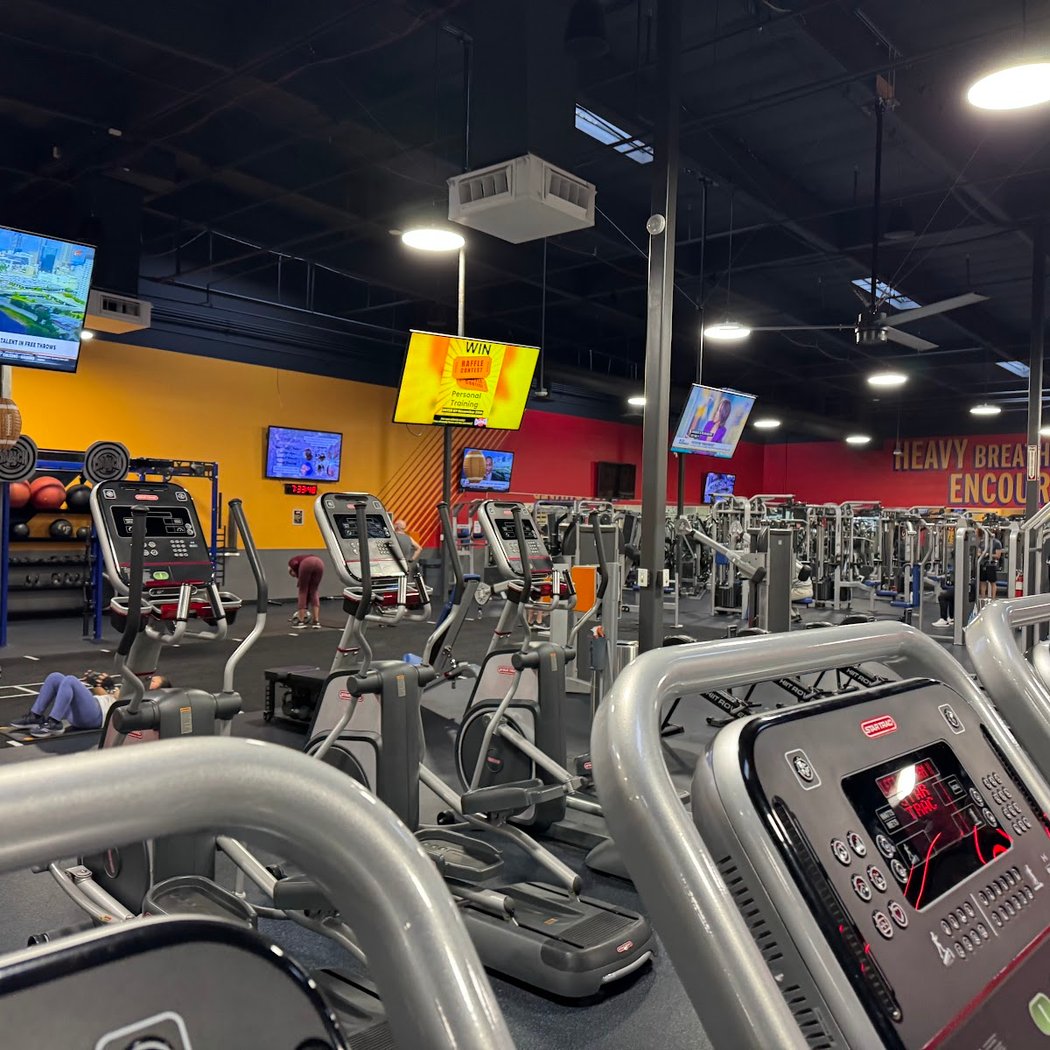 Crunch Fitness - Fairfield 2