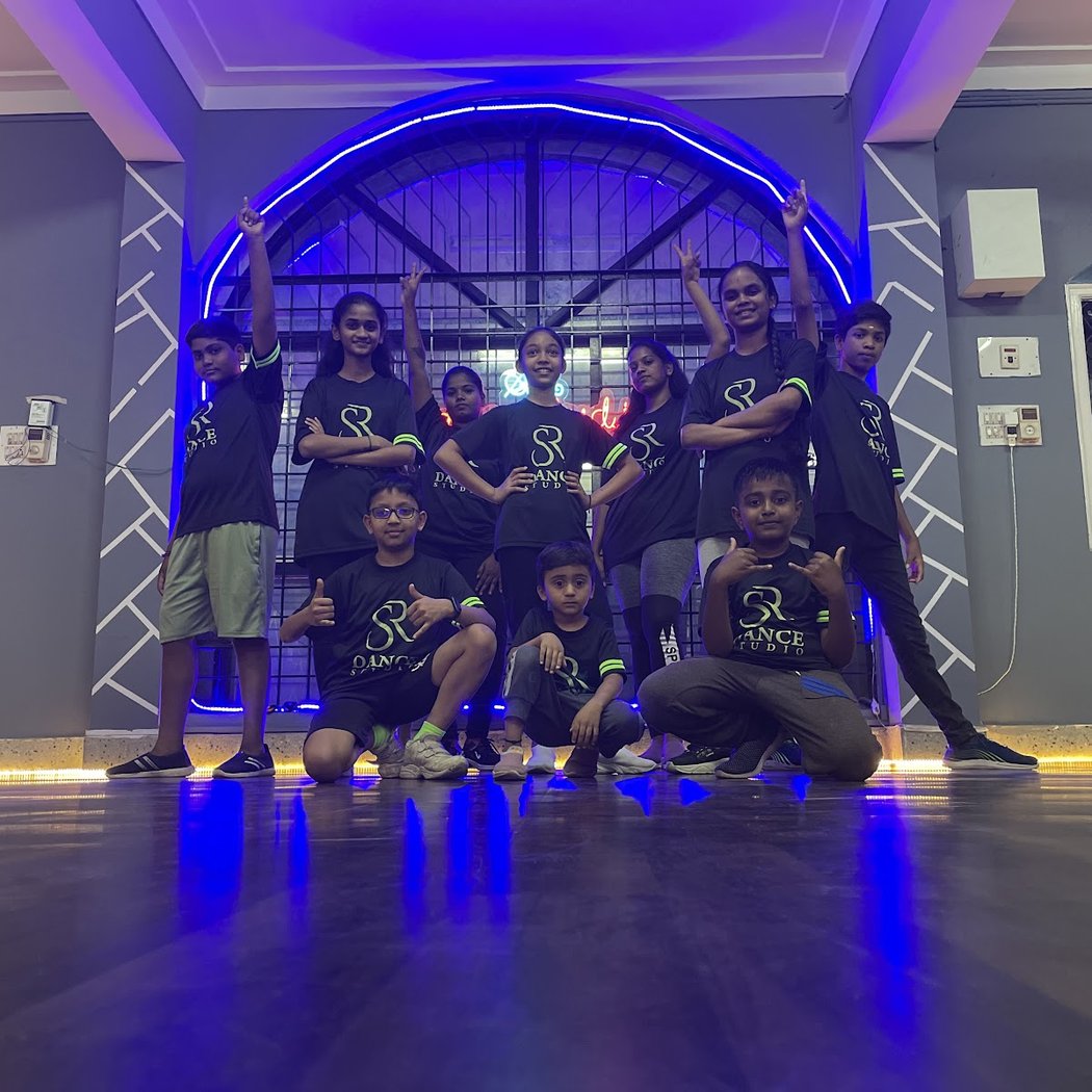 SR DANCE STUDIO 2