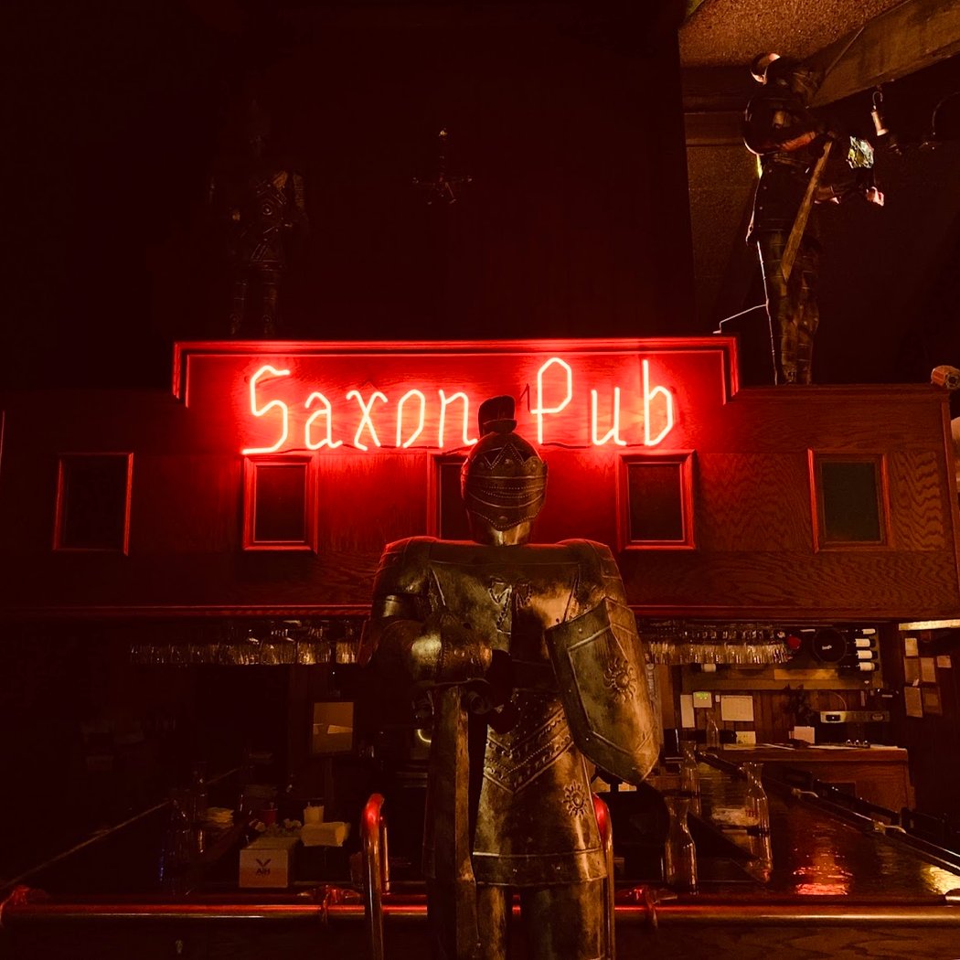 Saxon Pub 2