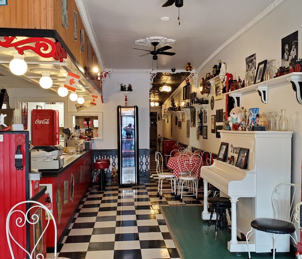 Twins Ice Cream Parlour 2