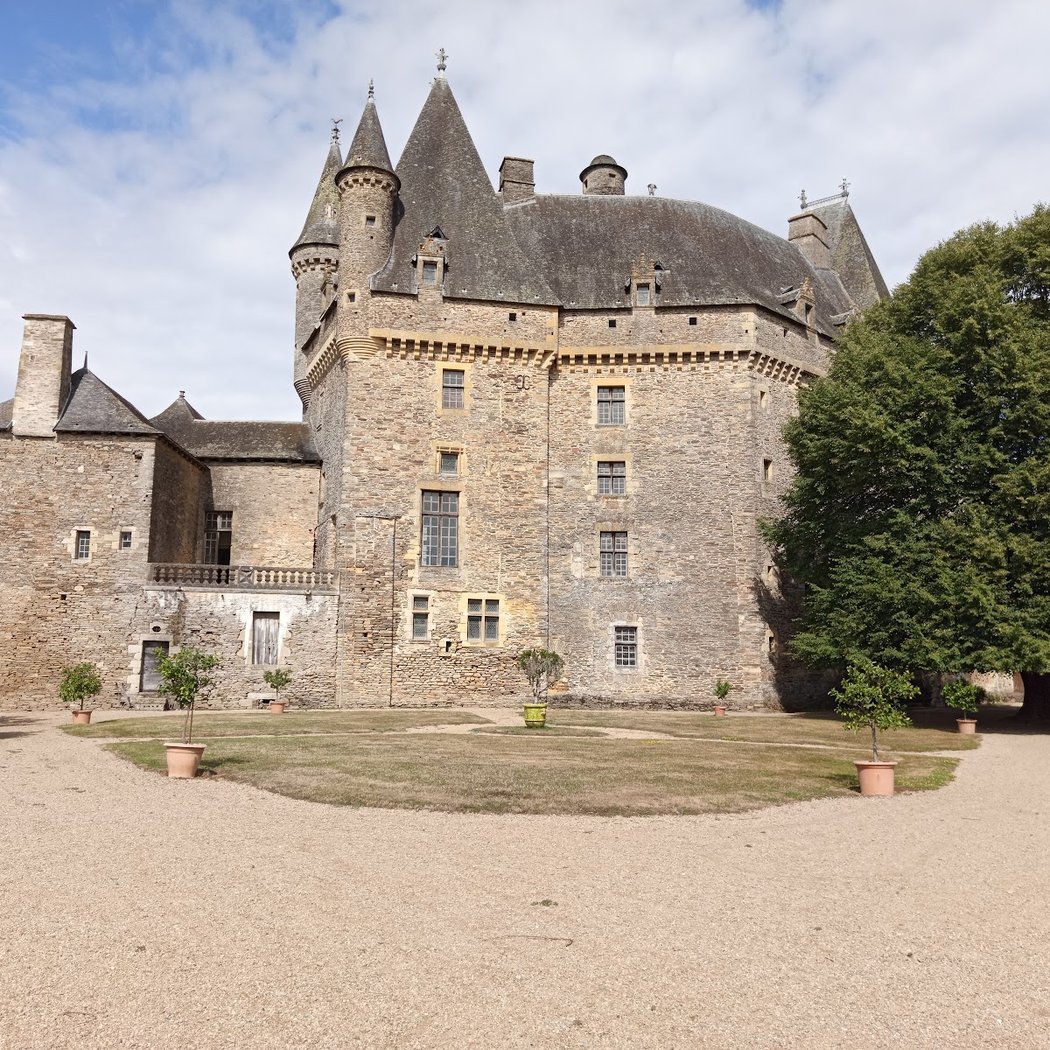 Château de Jumilhac and gardens 3