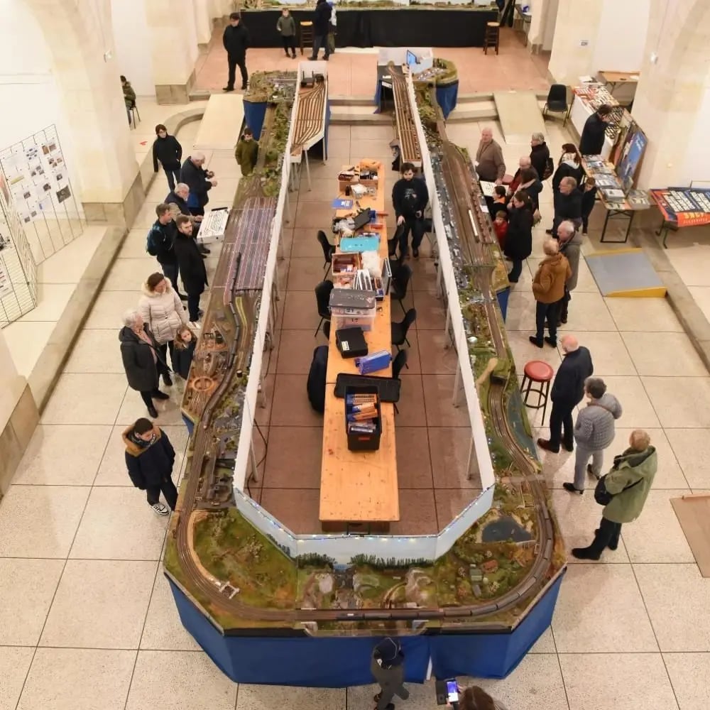 Présentation de réseaux ferroviaires miniatures et bourse d'échange 1
