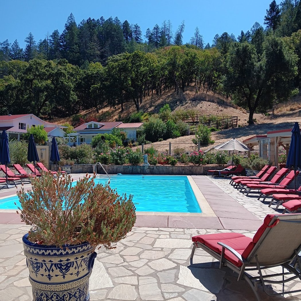 Meadowlark Country House & Resort 3