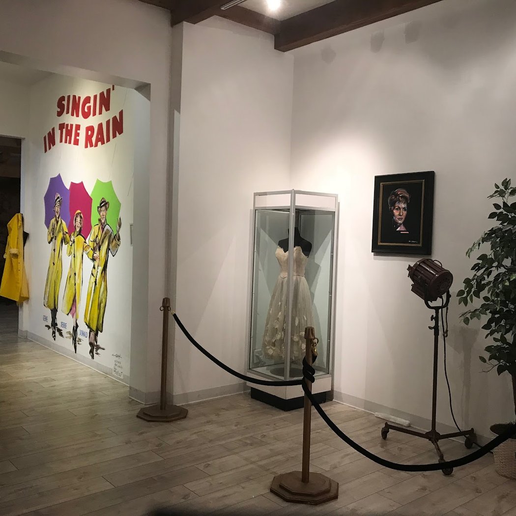 Debbie Reynolds Dance Studio 1
