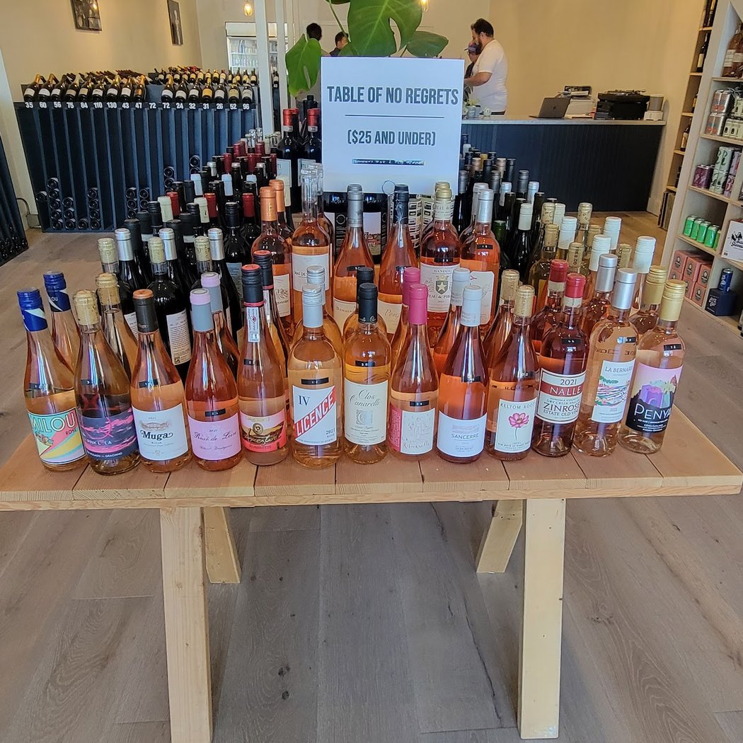 Avinage - a wine shop 1