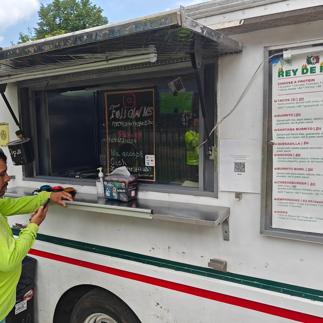 Rey De Reyes Food Truck 3