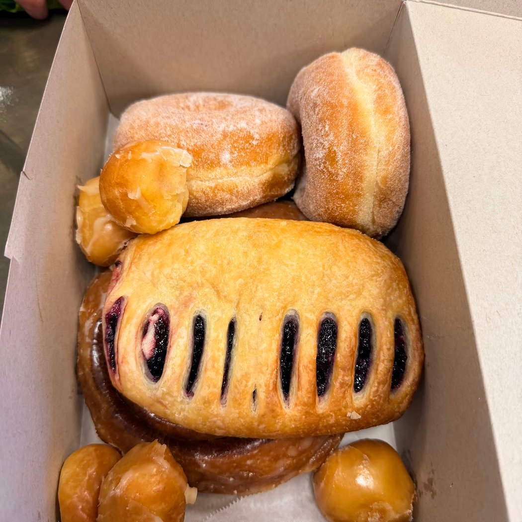 Delicious Donuts & Bagels 2
