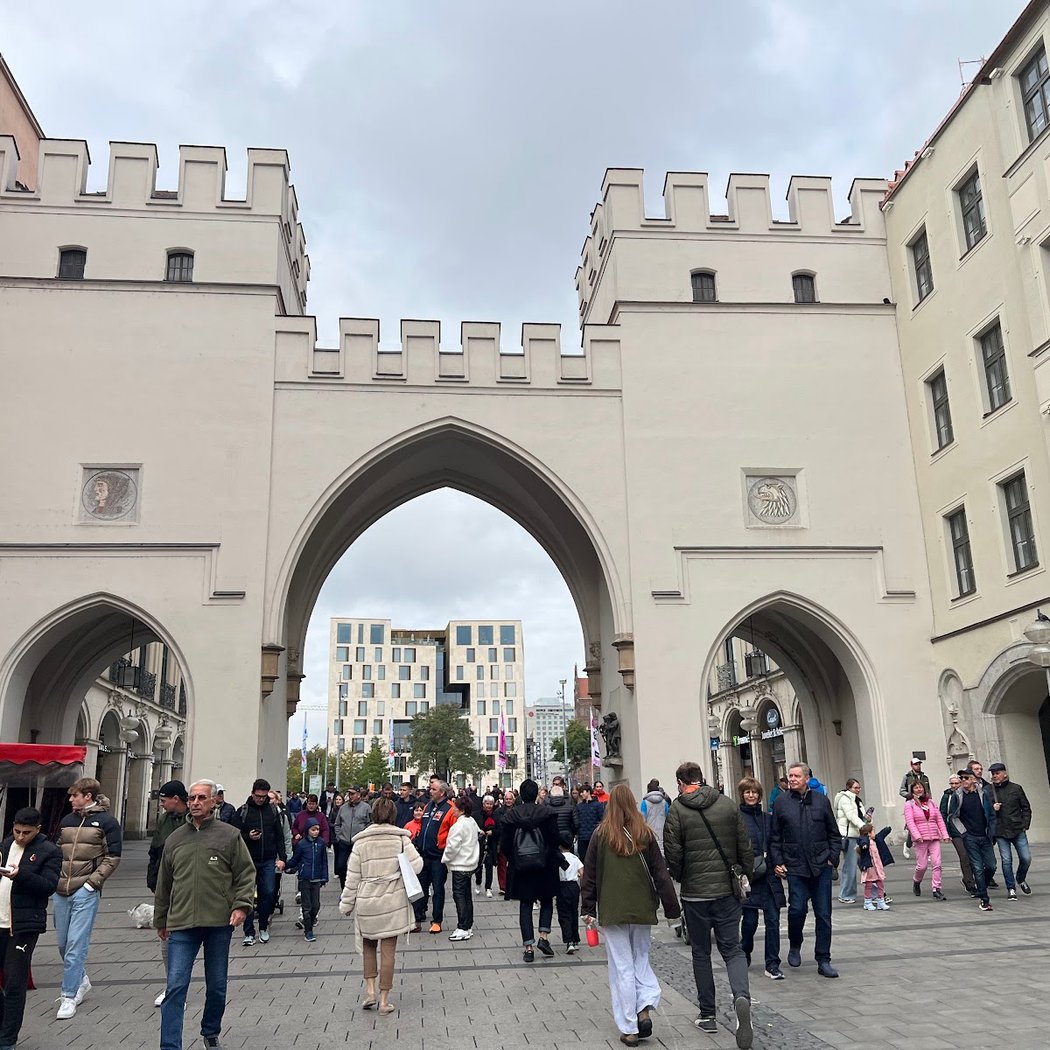 Karlsplatz (Stachus) 3