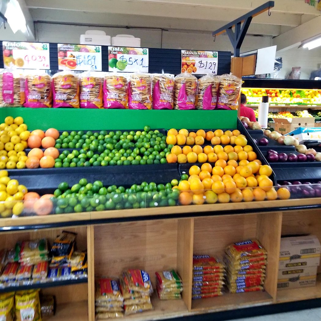 Los Pericos Market 1