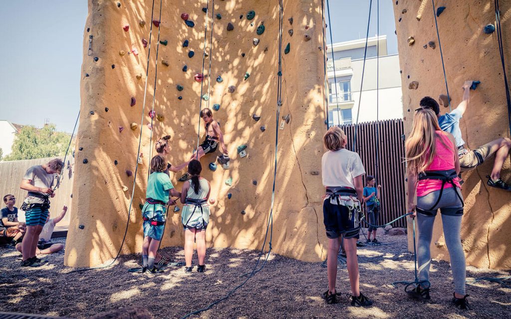 Magic Mountain (Climbing / Bouldering)