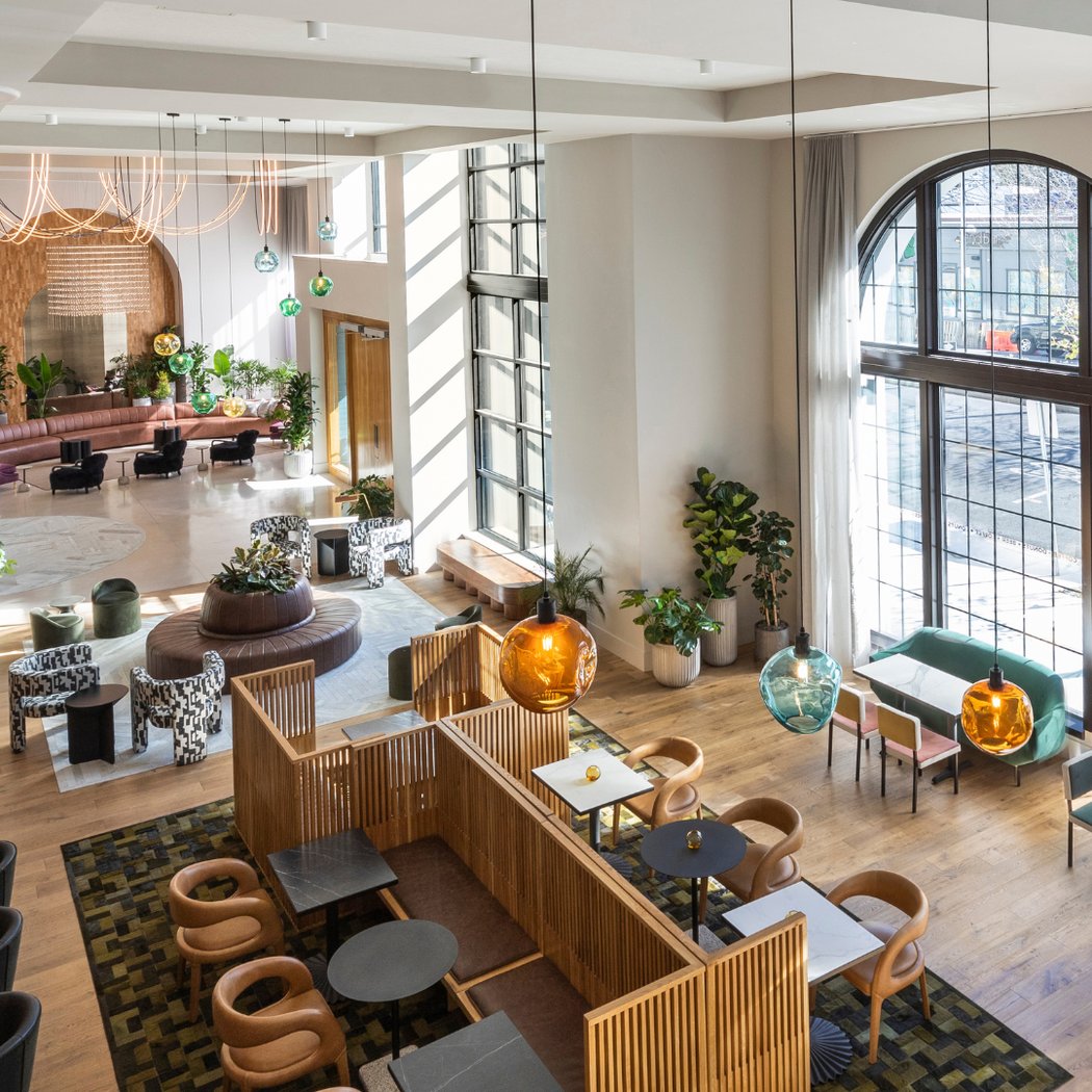 Otto’s Uptown Kitchen Lobby Restaurant 2