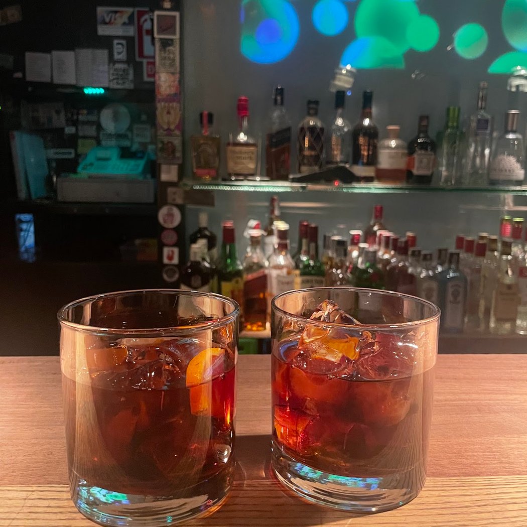 Intruso Bar 1