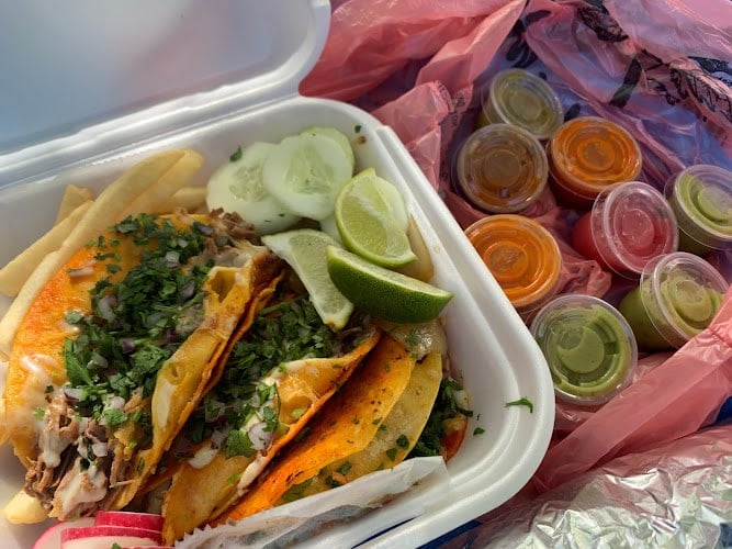 TACOS Y BIRRIA EL CHORE 2