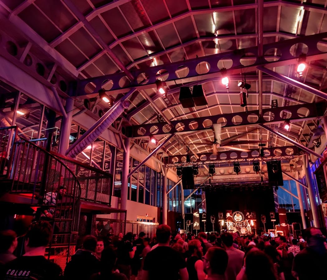 Warehouse Live 4