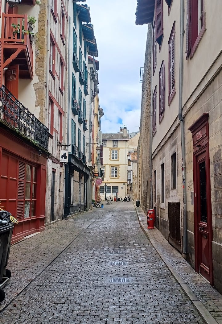 Rue Bourgneuf street art 2