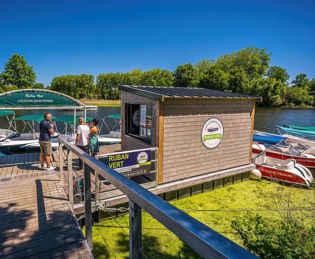 Ruban Vert Electric Boat Rental 1