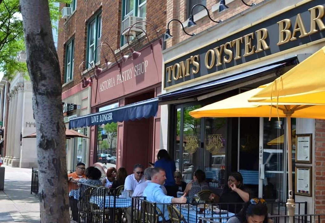 Tom's Oyster Bar 2