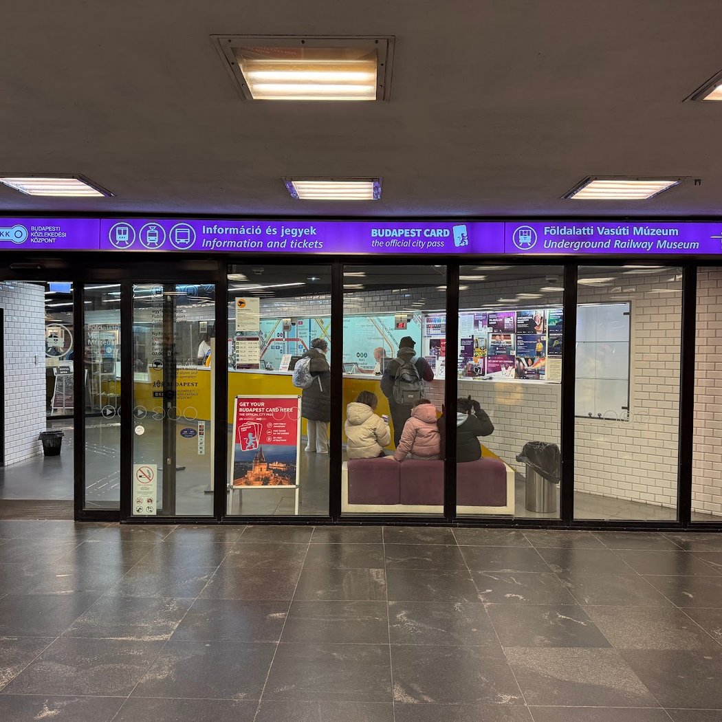 Francis Deák Square Metro Station 3