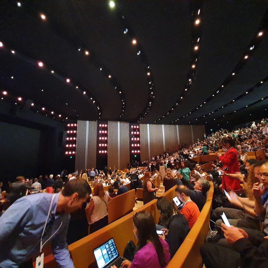 Steve Jobs Theater | Apple Park 1