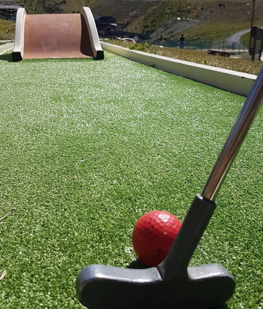 Mini golf, tennis et quad du Mottaret 1