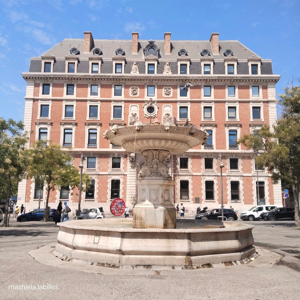 Fontaine Coste, Place de la Joliette 1