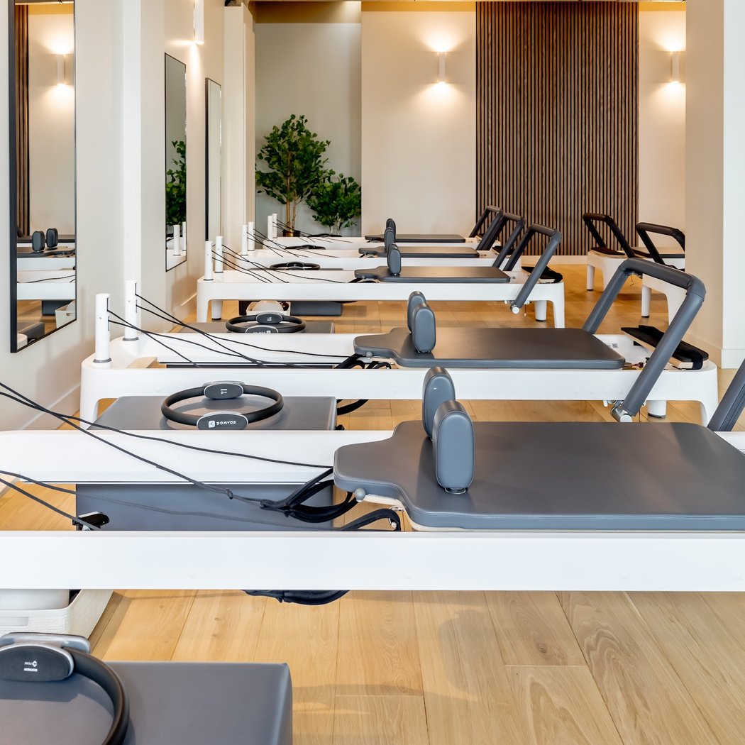 Aja House · Studio de Pilates Reformer, Yoga, Barre et Cardio 1