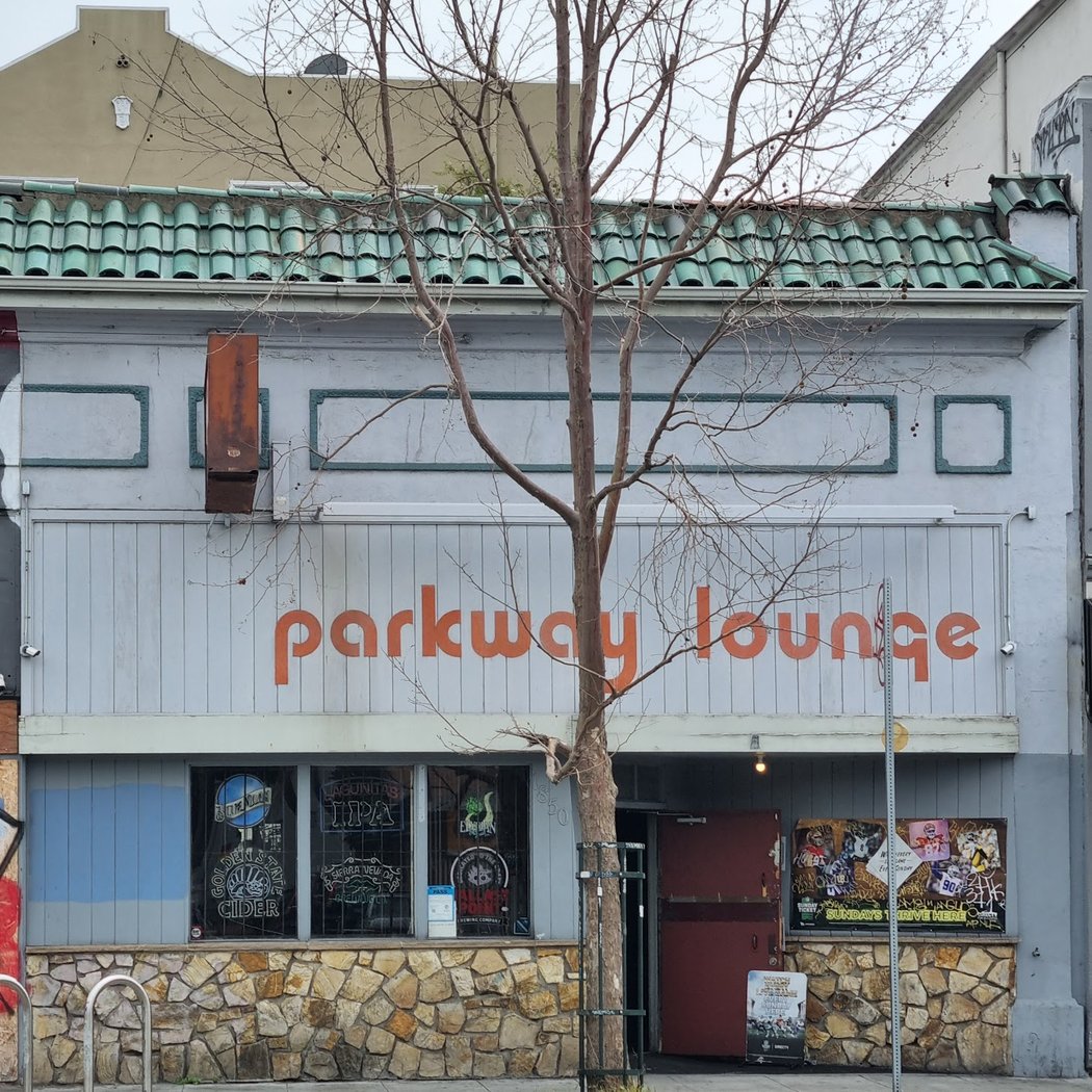 Parkway Lounge 3
