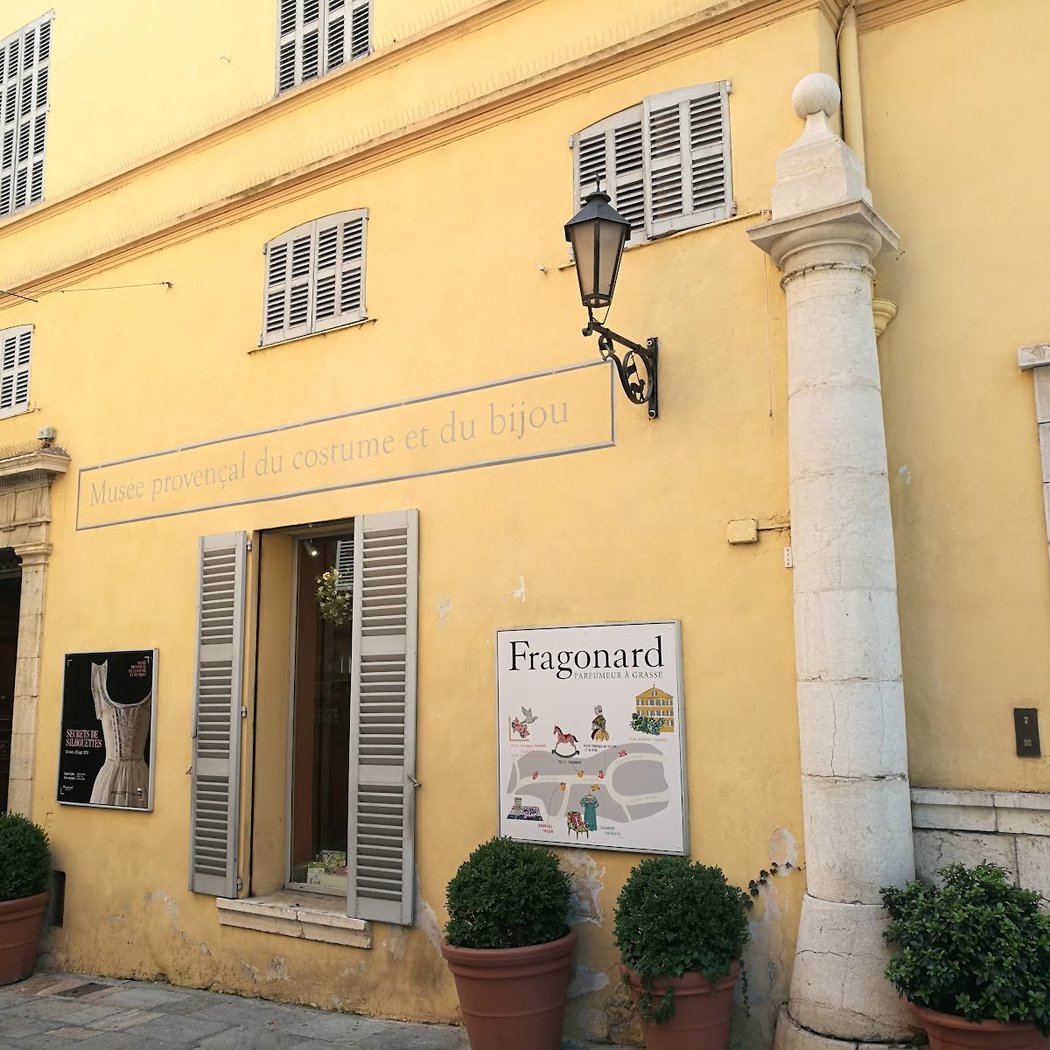 Musée Provençal du Costume et du Bijou 3