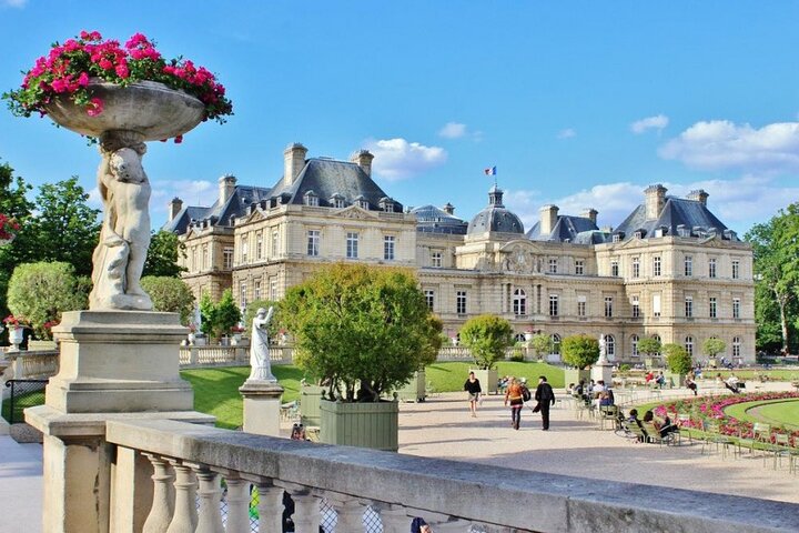 Paris Latin Quarter Walking Tour plus Seine River Cruise Option 1