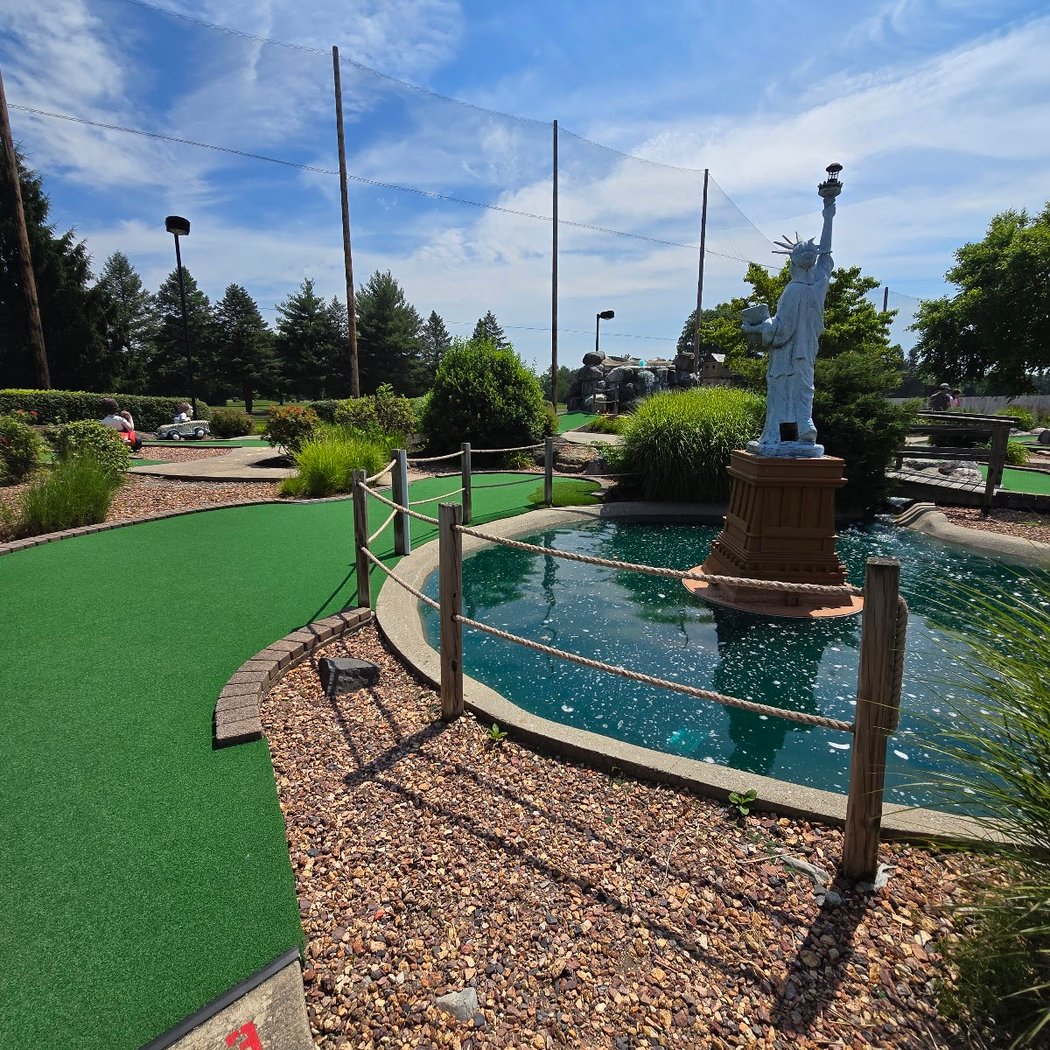 Paramus Mini Golf 3