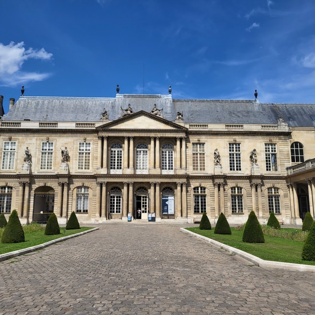 18 juin 1940. Le manuscrit du général de Gaulle entre aux Archives nationales 3