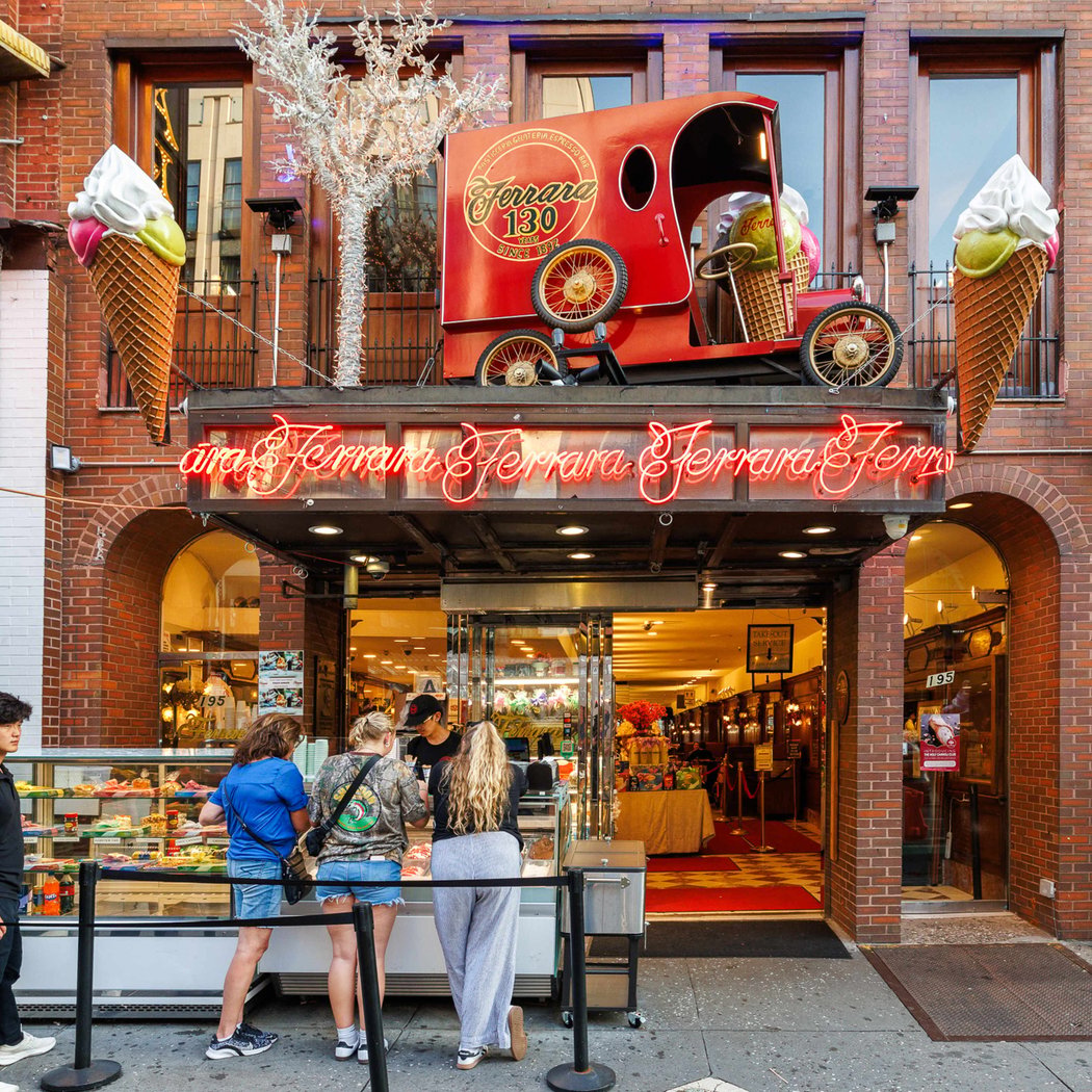 Ferrara Bakery & Cafe 3