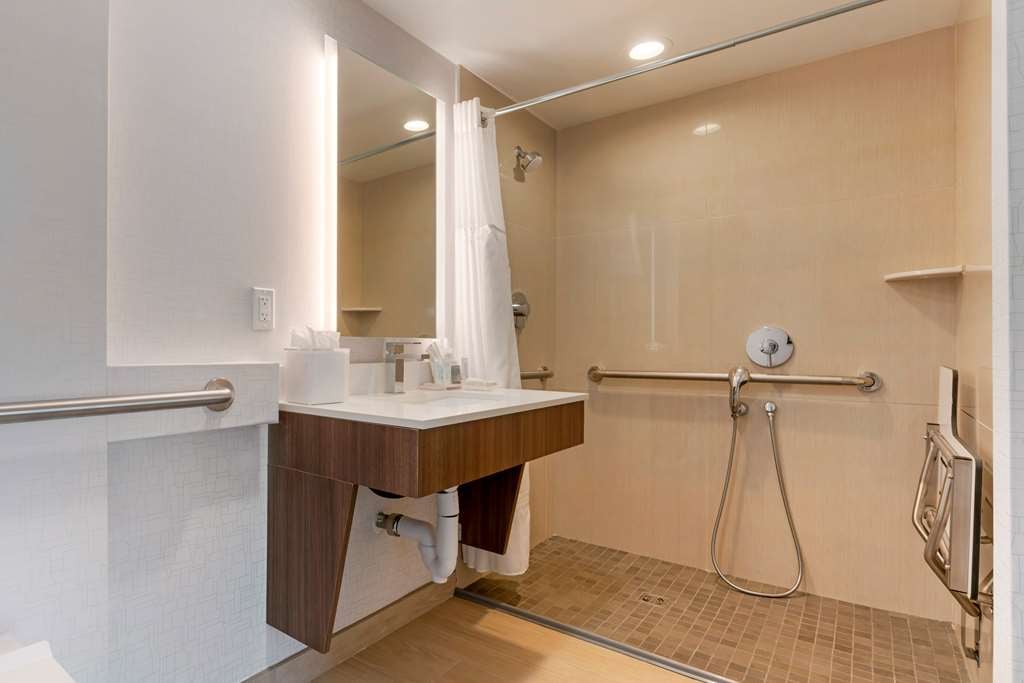 Aiden by Best Western Berkeley 3