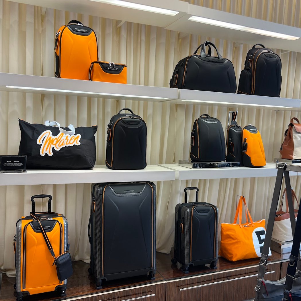 TUMI Store - Corte Madera 1