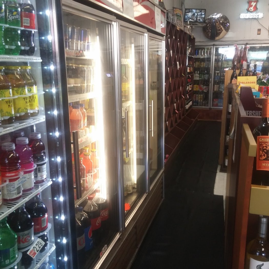 Grand Lake Market & Liquor 3