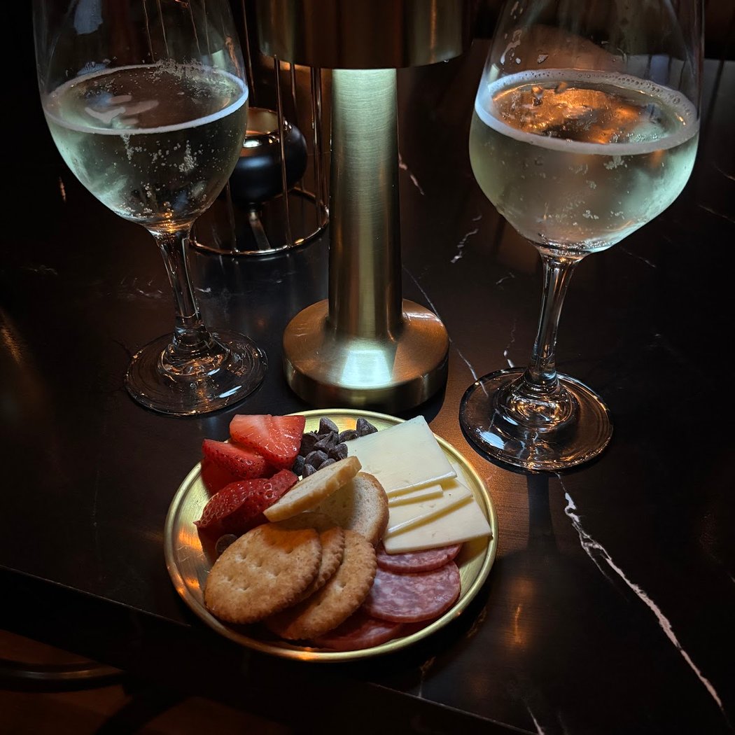 HIŶDE Jazz & Live Ent. Lounge Eatery & Wine Bar 1