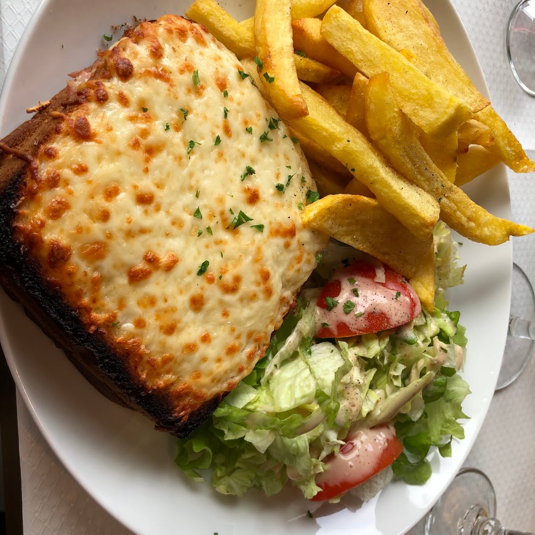 Cafe De France. 1