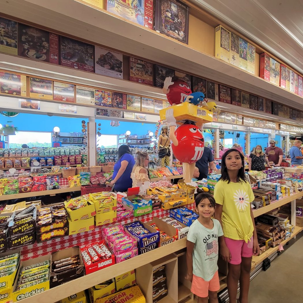 Minnesota's Largest Candy Store 1
