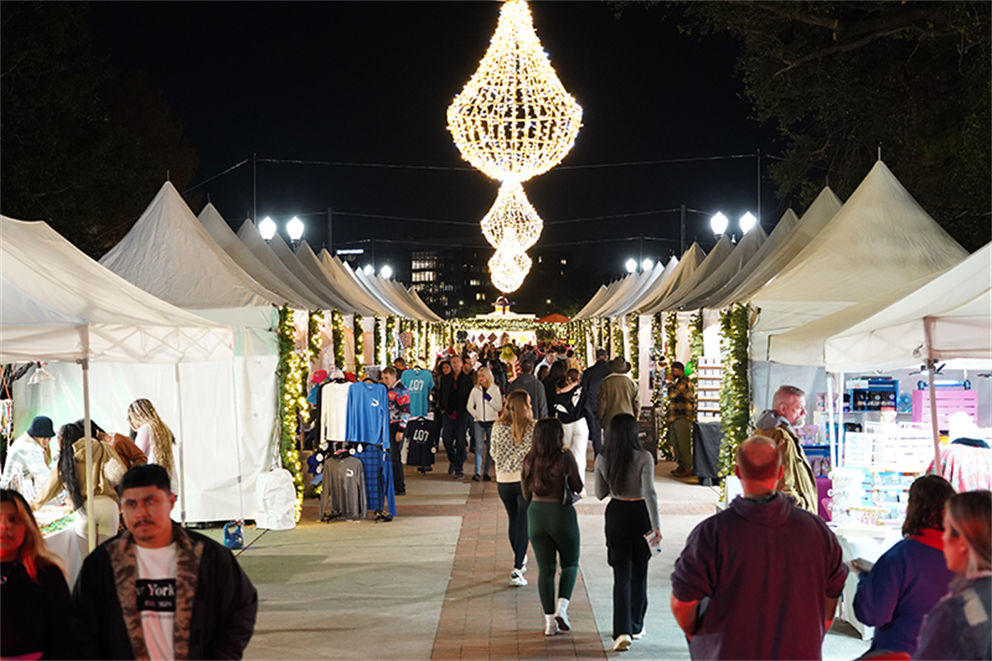 Orlando Farmers Market (Christmas in July Themed Market) 1