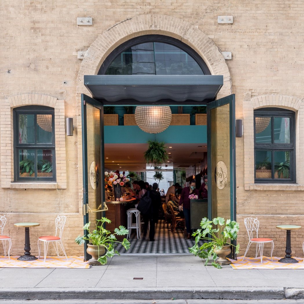 Leo's Oyster Bar 2
