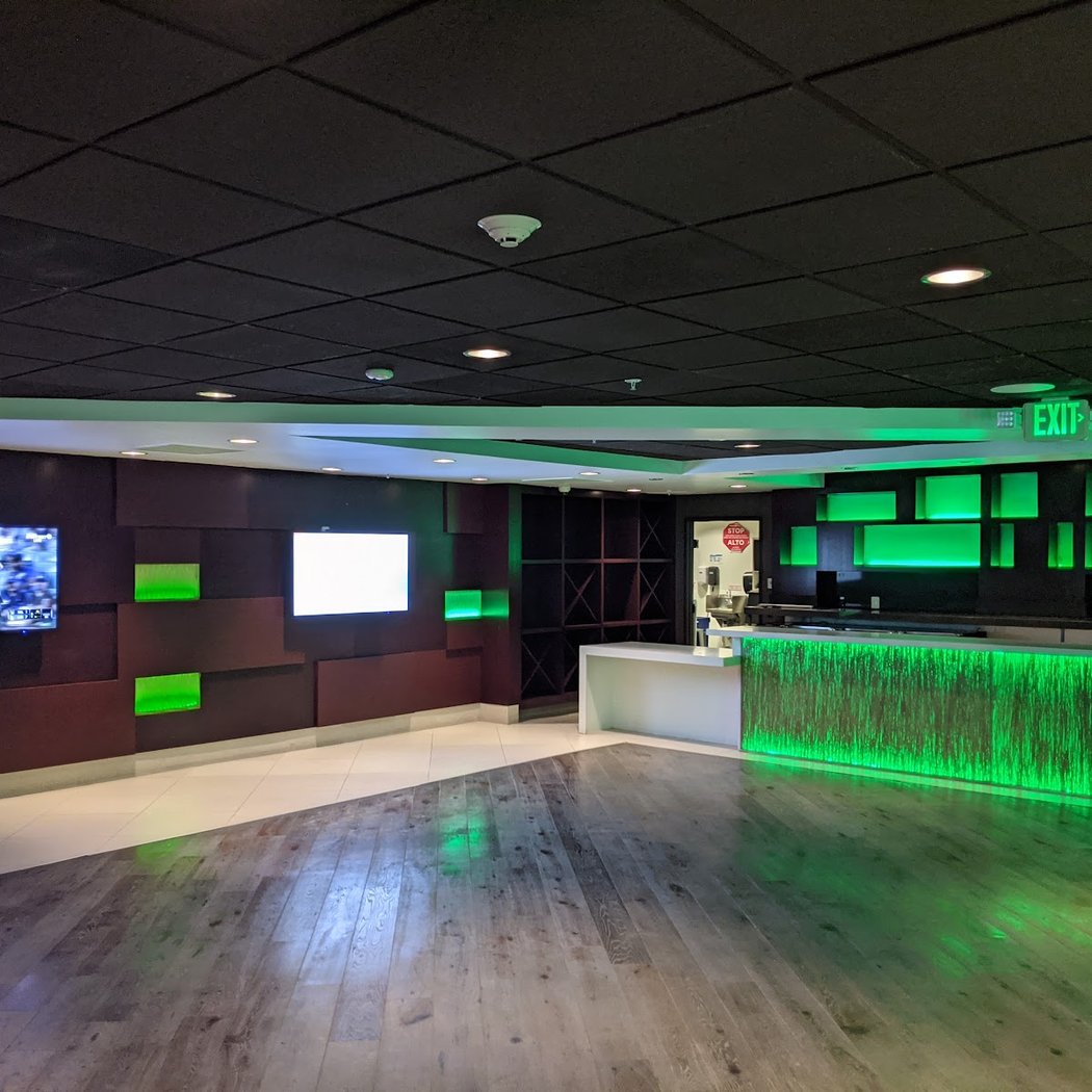 LOOK Dine-In Cinemas Glendale 2