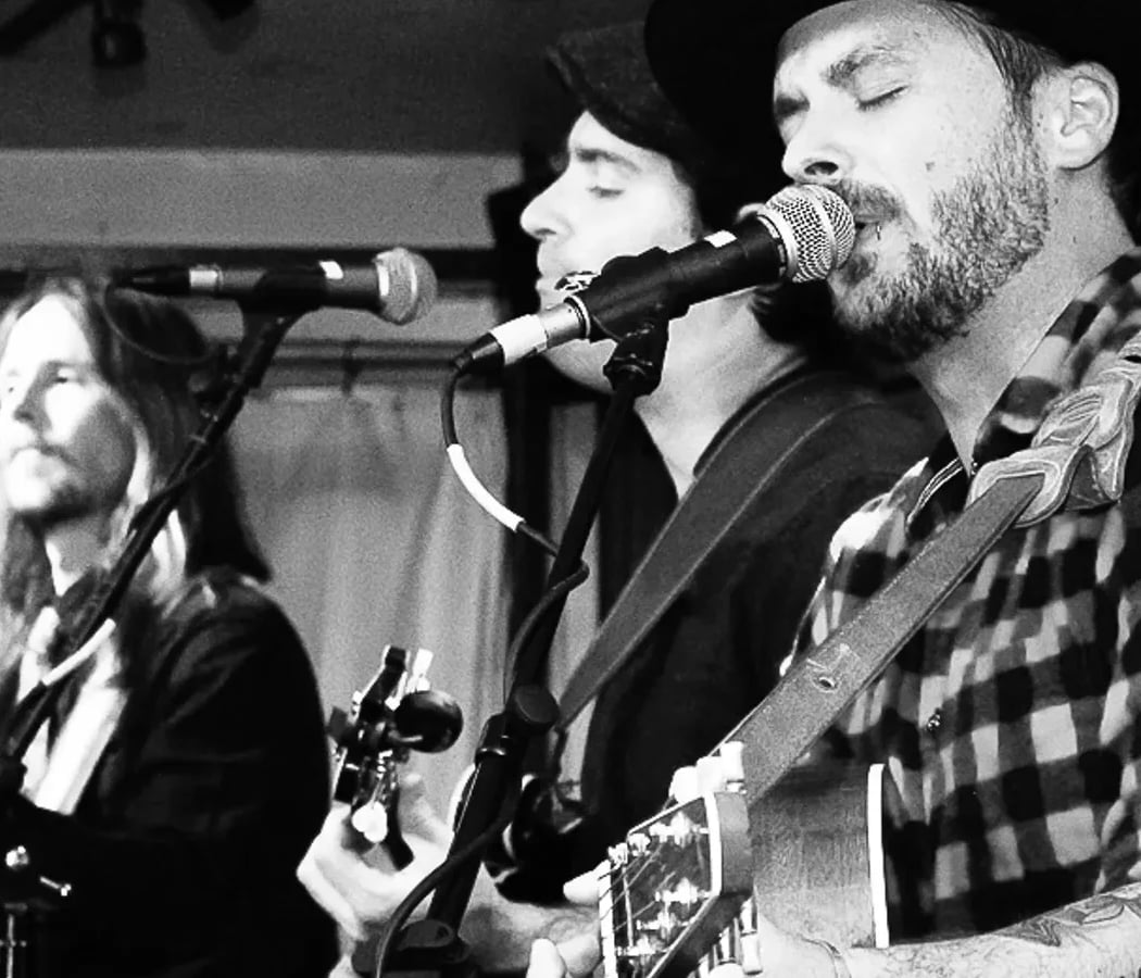 Live Music at Finnegans with Tim O'Neil 1