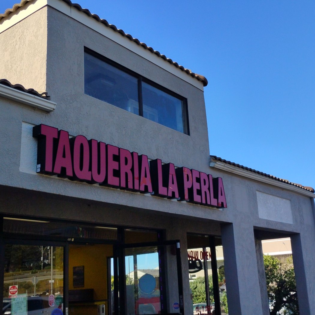Taquería La Perla 3