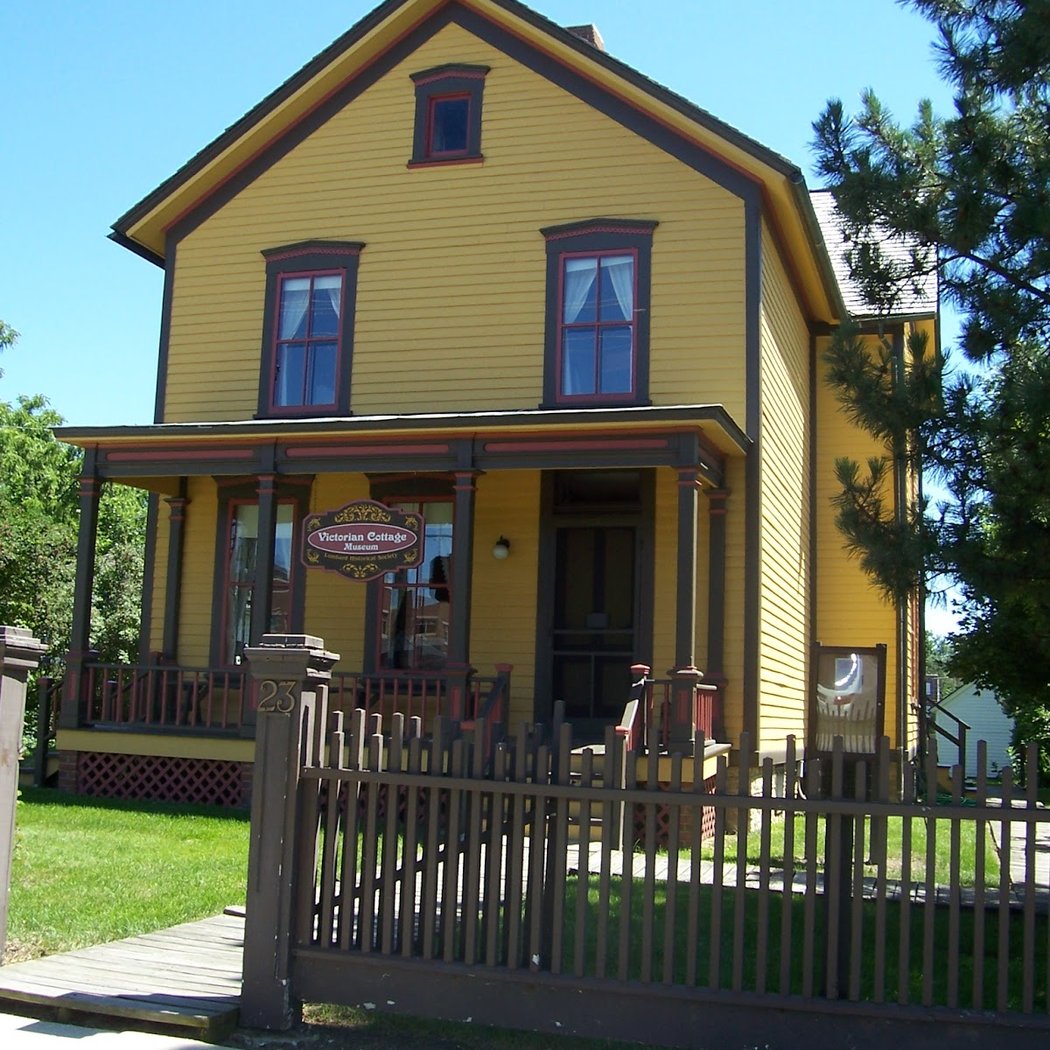 Lombard Historical Society- Victorian Cottage Museum, Carriage House, and Lilac Emporium Gift Shop 1