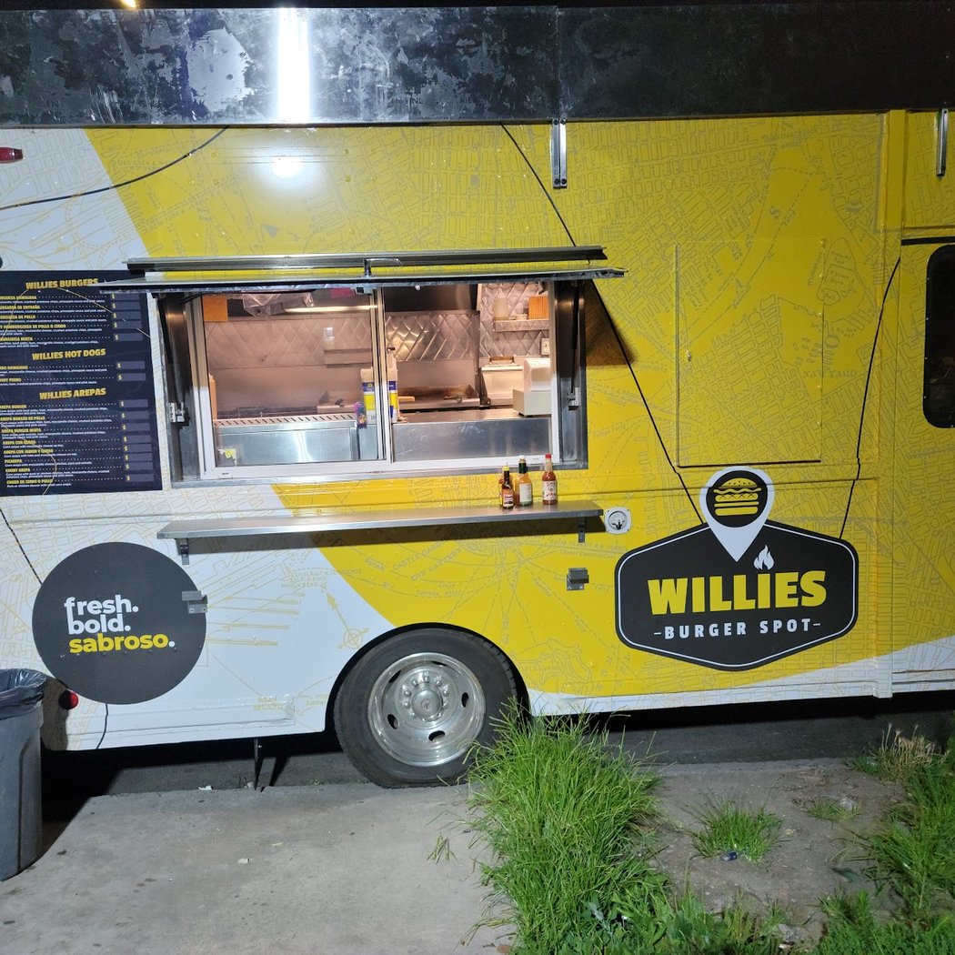 WILLIE'S BURGER SPOT 3